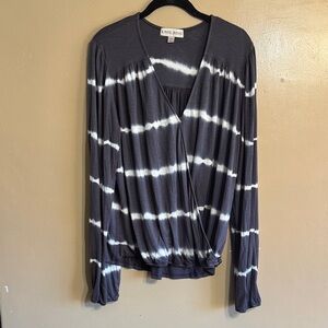 Knox Rose Women's Gray and White Tie-Dye Blouse